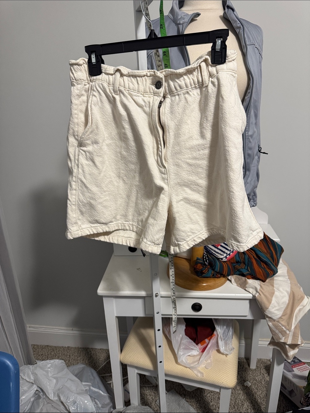 Cream Elastic-Waist Women’s Shorts
